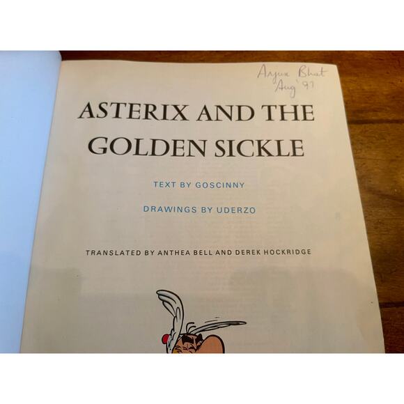 2 Dif. Asterix Softcover Books + 1 Designing Colors Color Book Lot of 3 Books - Picture 4 of 16